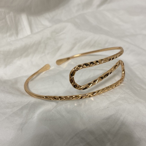 SHEIN Jewelry - SHEIN twist arm cuff. One size.